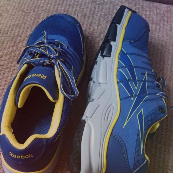 Good used Reeboks size 9w. - Picture 3 of 4